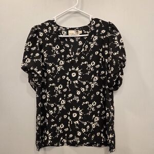 Everleigh NWOT Floral Blouse Short Sleeve Small